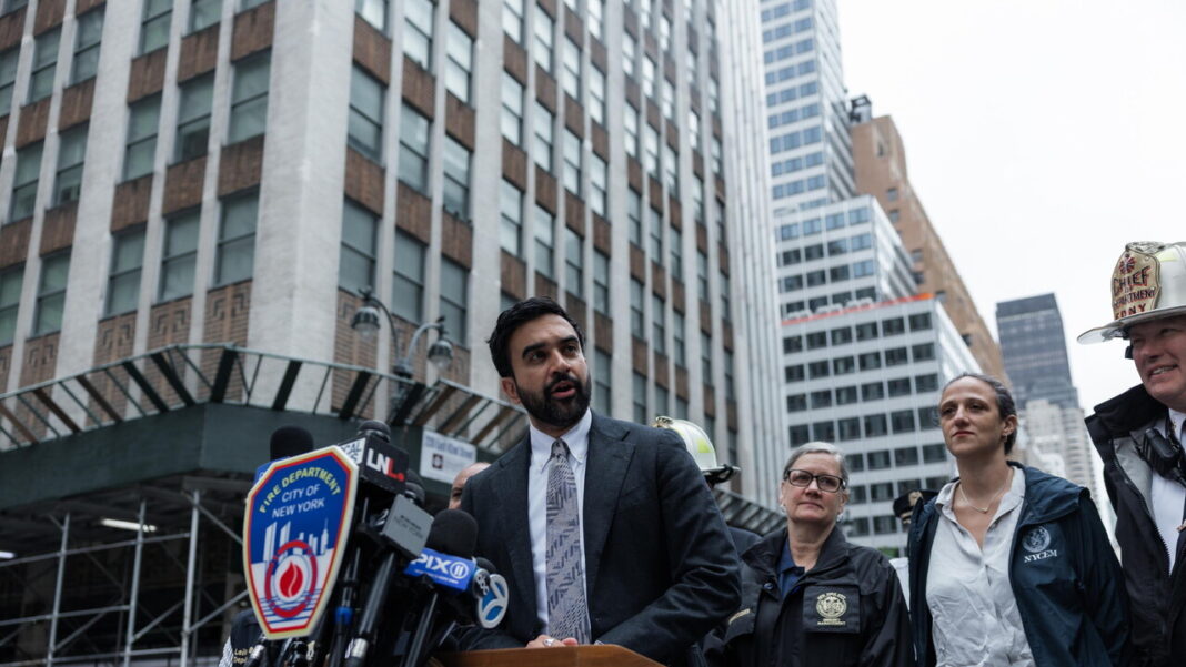 A Manhattan si teme il crollo parziale di un grattacielo, area transennata e traffico in tilt – Notizie