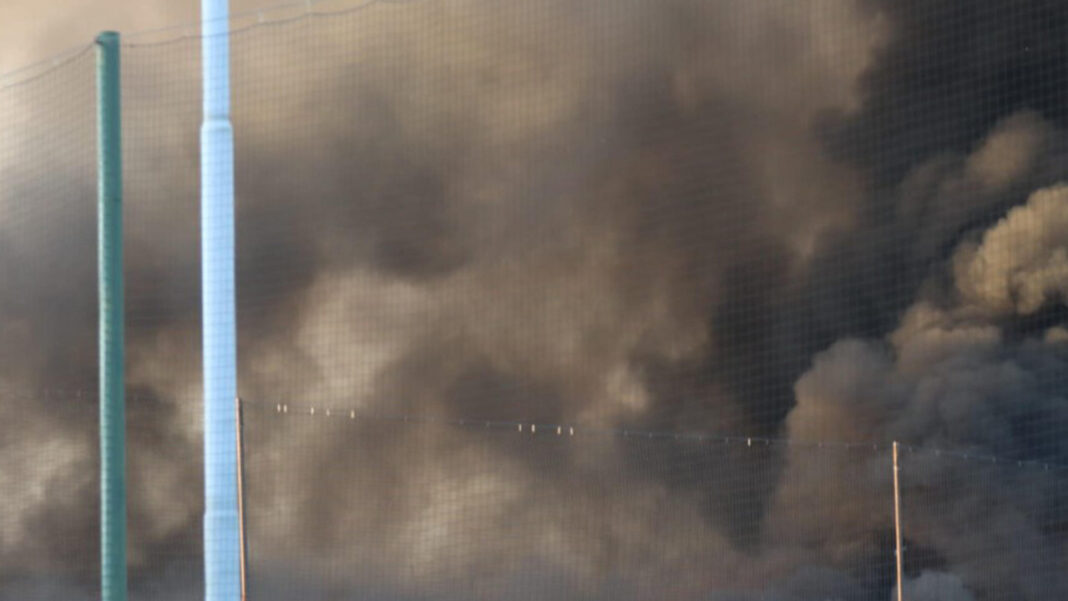 Operazioni complesse per spegnere il vasto incendio a Milano, nessun ferito – Notizie