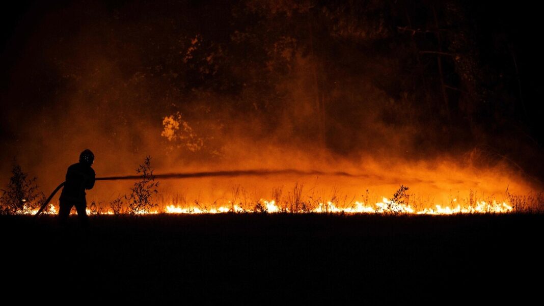 Centinaia di persone in fuga in barca dall’incendio a Cap Ferret – Notizie